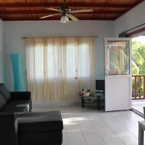 https://green-blue-beach-house.maheislandhotels.com